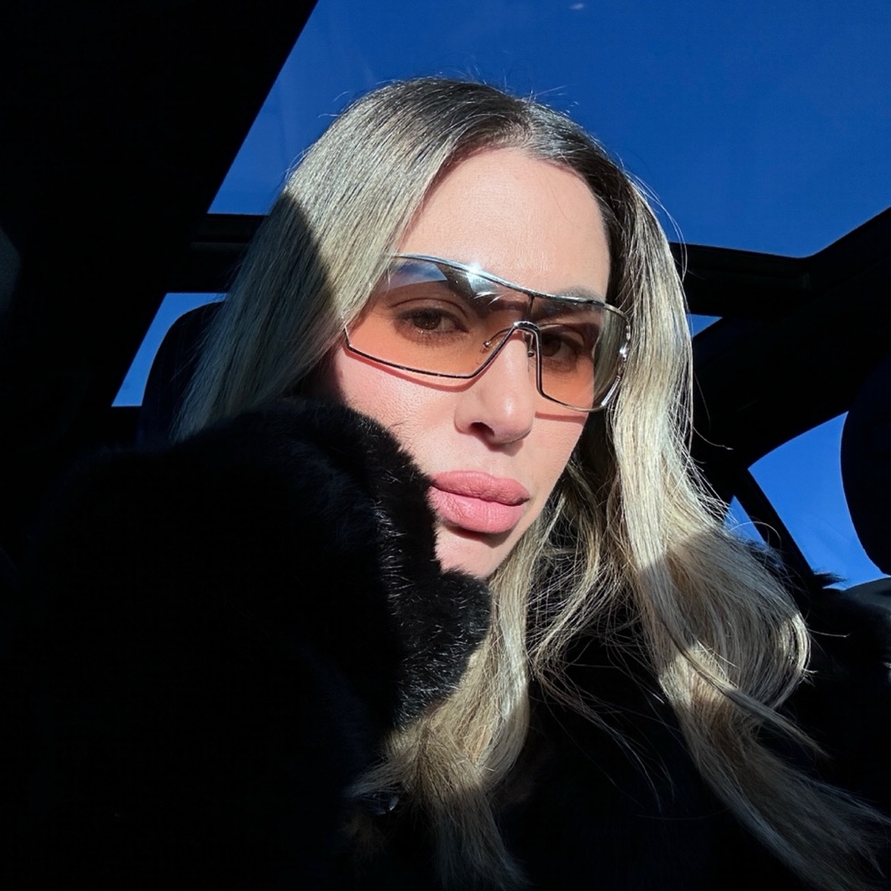 Meet your Posher, Nada